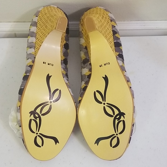 Yellow and Gray with rose heels size 8 - Picture 2 of 8